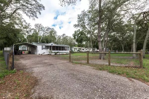 Dade City, FL 33523,34942 LOUISE RD