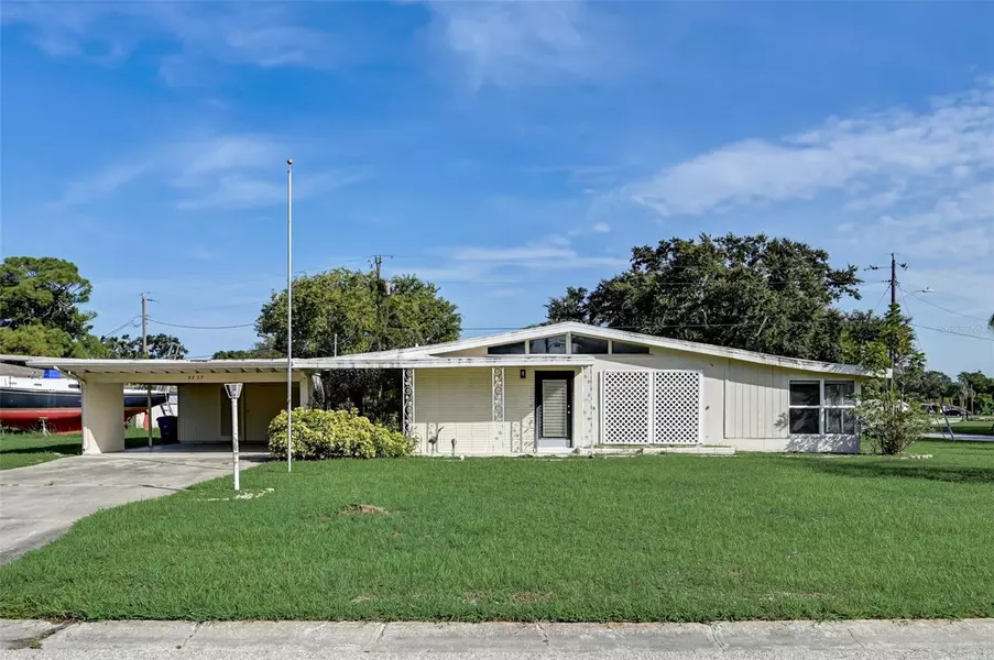 3727 DOVER DR, Sarasota, FL 34235