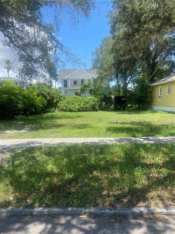 1049 13TH AVE S, St Petersburg, FL 33705