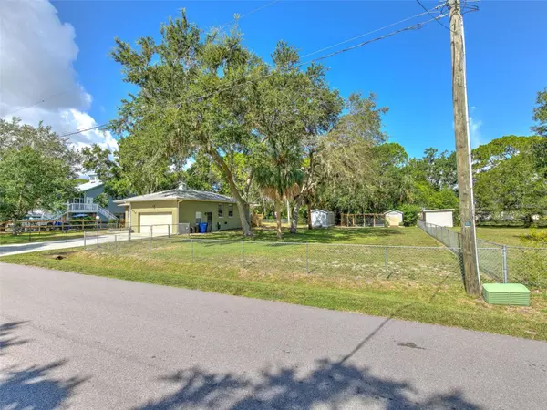 Ruskin, FL 33570,415 10TH ST SW