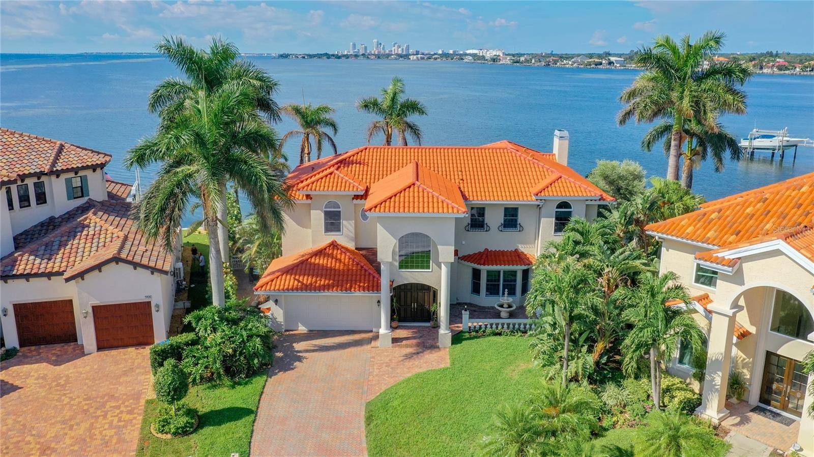 1901 CAROLINA AVE NE, St Petersburg, FL 33703