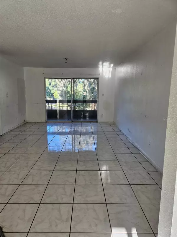 Tampa, FL 33617,7604 ABBEY LN #214