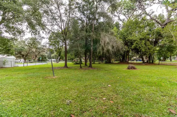 Crystal River, FL 34428,686 NE 11TH ST