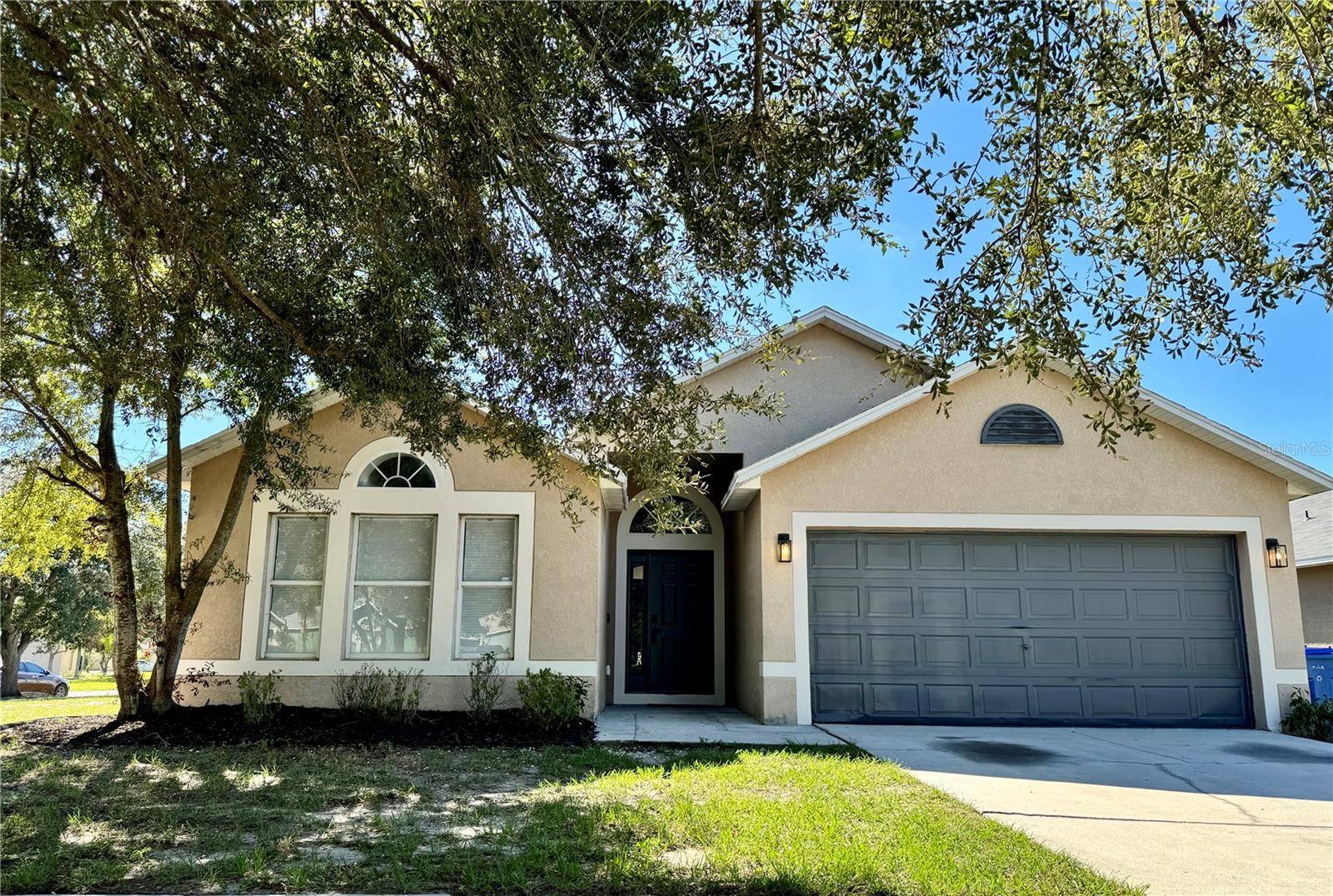12745 KINGS LAKE DR, Gibsonton, FL 33534