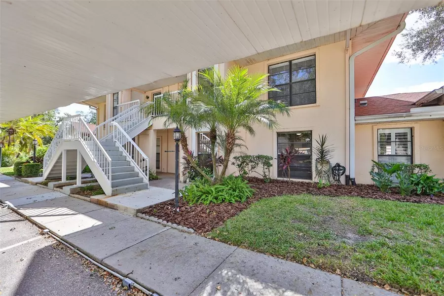 315 KNOTTWOOD CT #3, Sun City Center, FL 33573