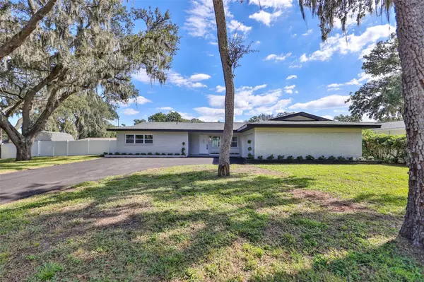 Seffner, FL 33584,809 HEIDI RD