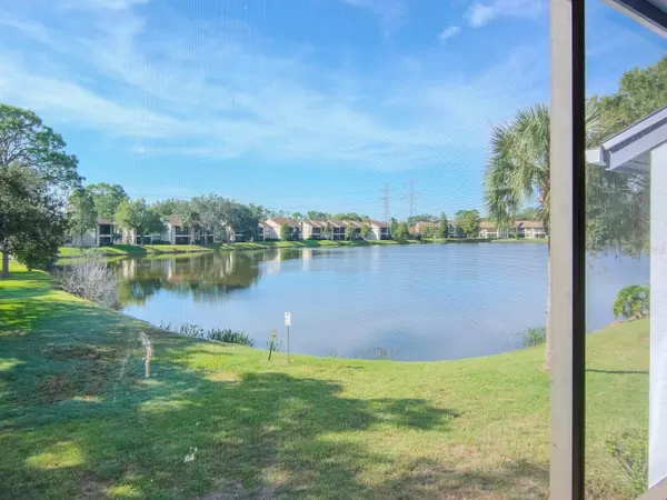 Oldsmar, FL 34677,208 CYPRESS LN