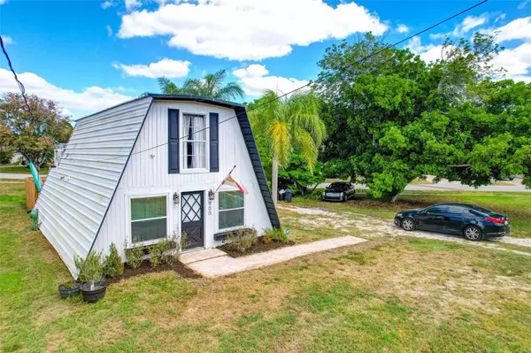 Tarpon Springs, FL 34689,900 RIVERSIDE DR