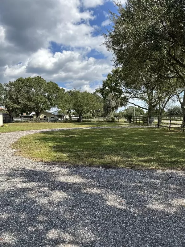 Lithia, FL 33547,310 MOCCASIN HOLLOW RD