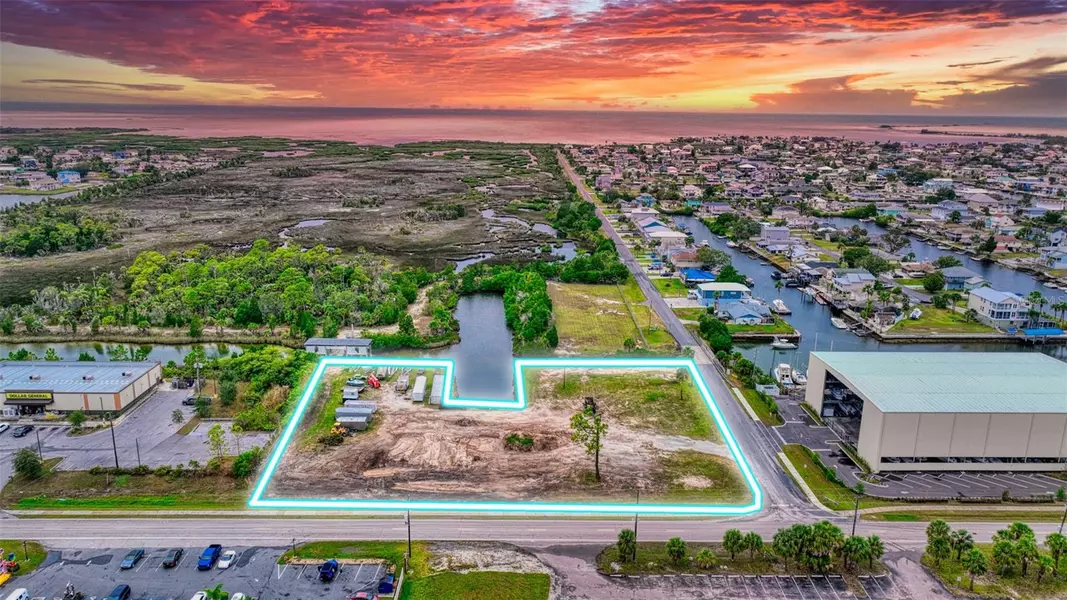 4055 SHOAL LINE BLVD, Hernando Beach, FL 34607