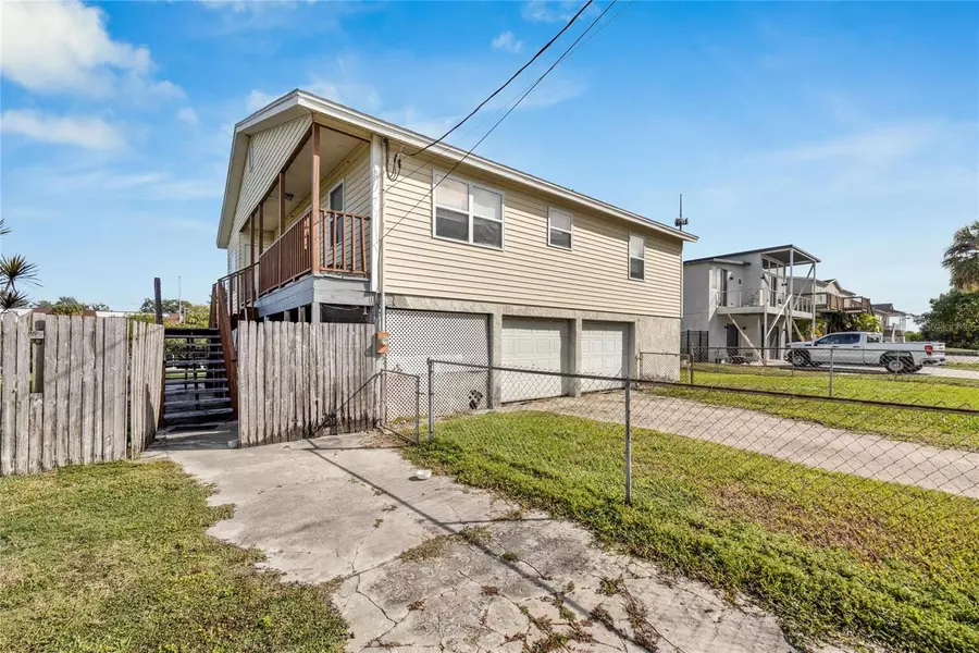 9119 BRUNSWICK LN, Tampa, FL 33615