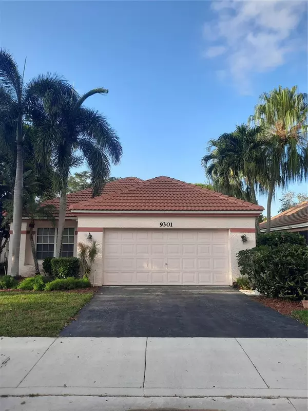 9301 OAK GROVE CIR, Davie, FL 33328