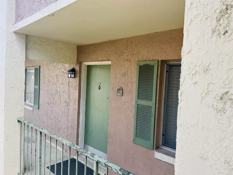 151 OYSTER BAY CIR #200, Altamonte Springs, FL 32701