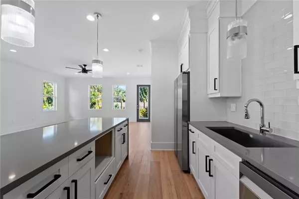 Sarasota, FL 34239,2355 BAHIA VISTA ST