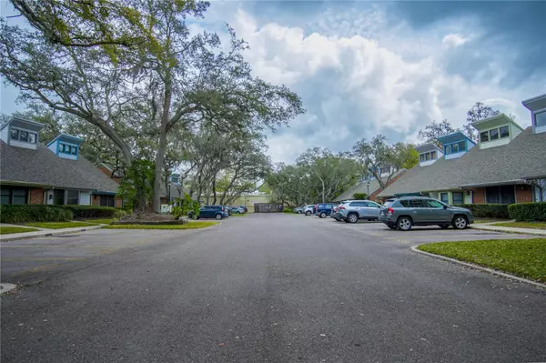 Temple Terrace, FL 33617,5205 OAK CHARTER CT #5205