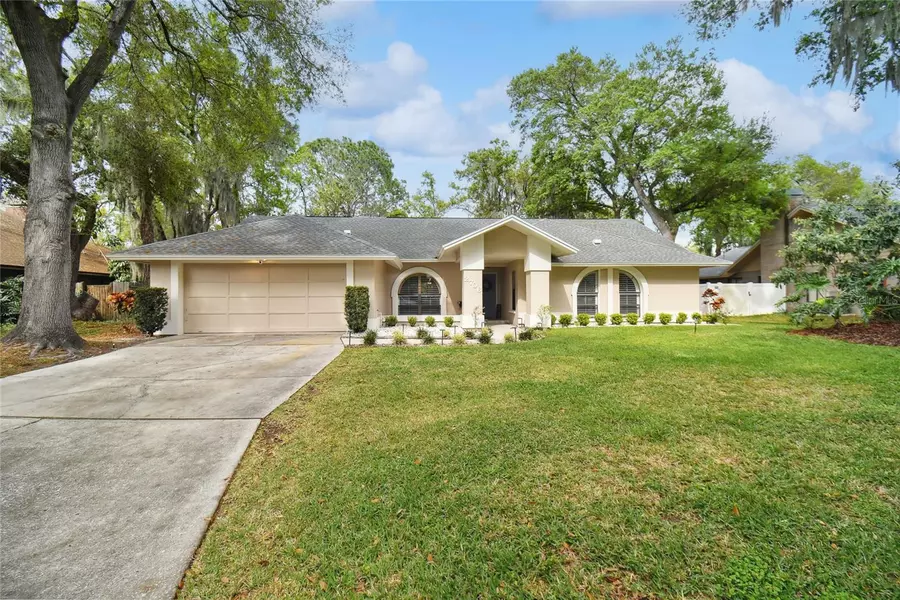 2706 LAUREL OAK DR, Plant City, FL 33566