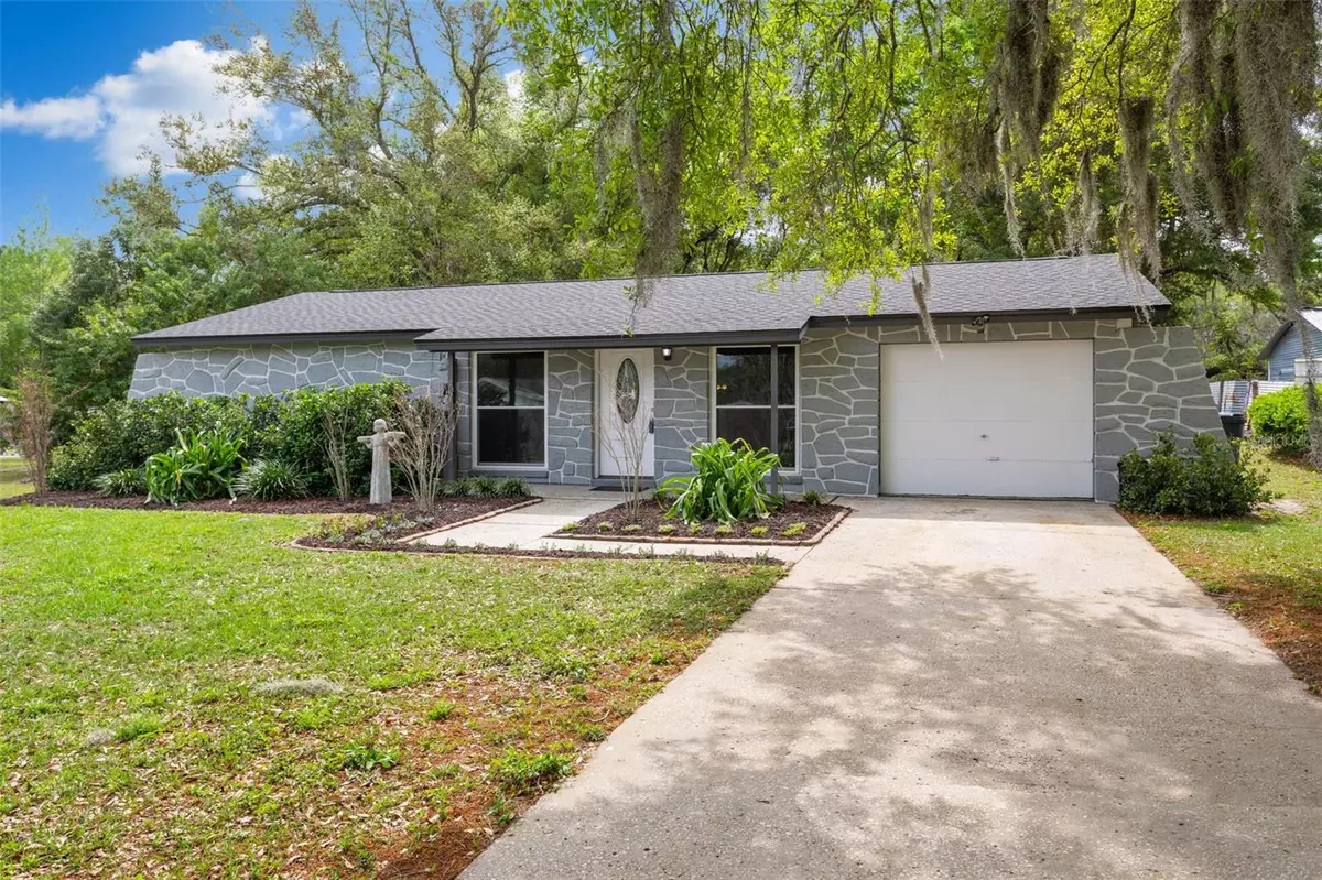 Seffner, FL 33584,312 CLAIRE DR