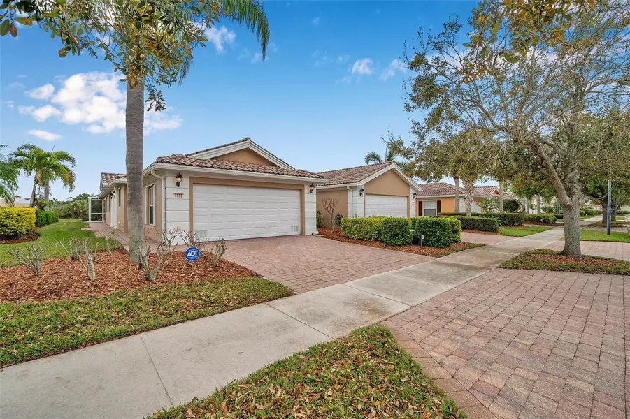 5975 BENEVENTO DR, Sarasota, FL 34238