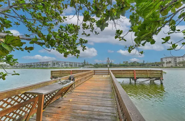 3753 LAKE BAYSHORE DR #H305, Bradenton, FL 34205