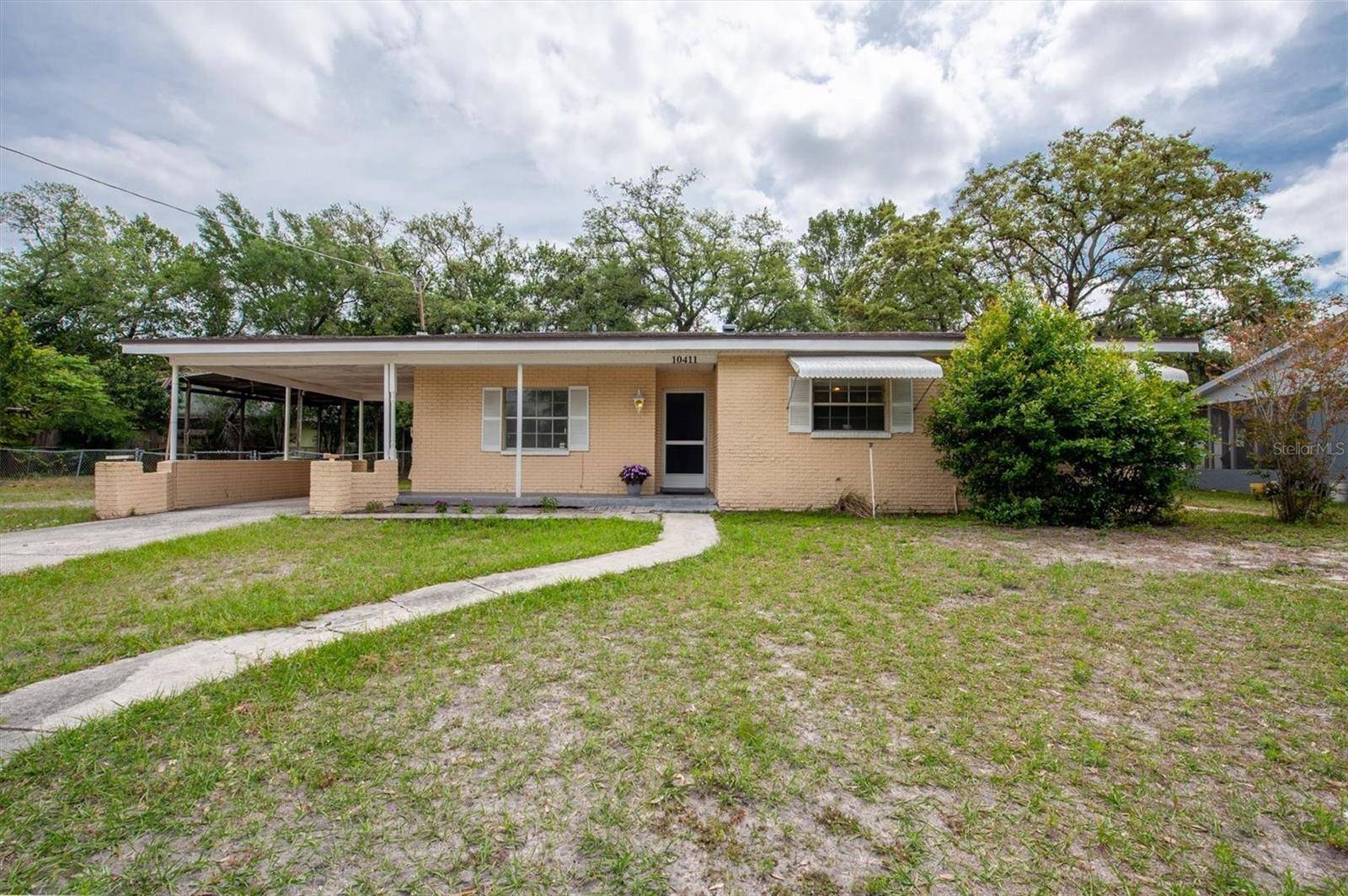 10411 N HARTTS DR, Tampa, FL 33617