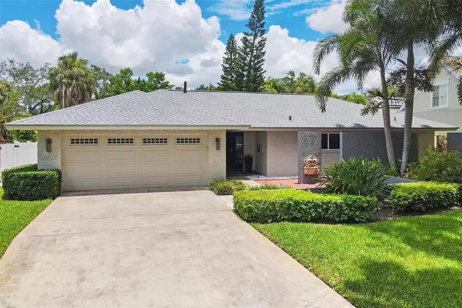 4207 W SYLVAN RAMBLE ST, Tampa, FL 33609