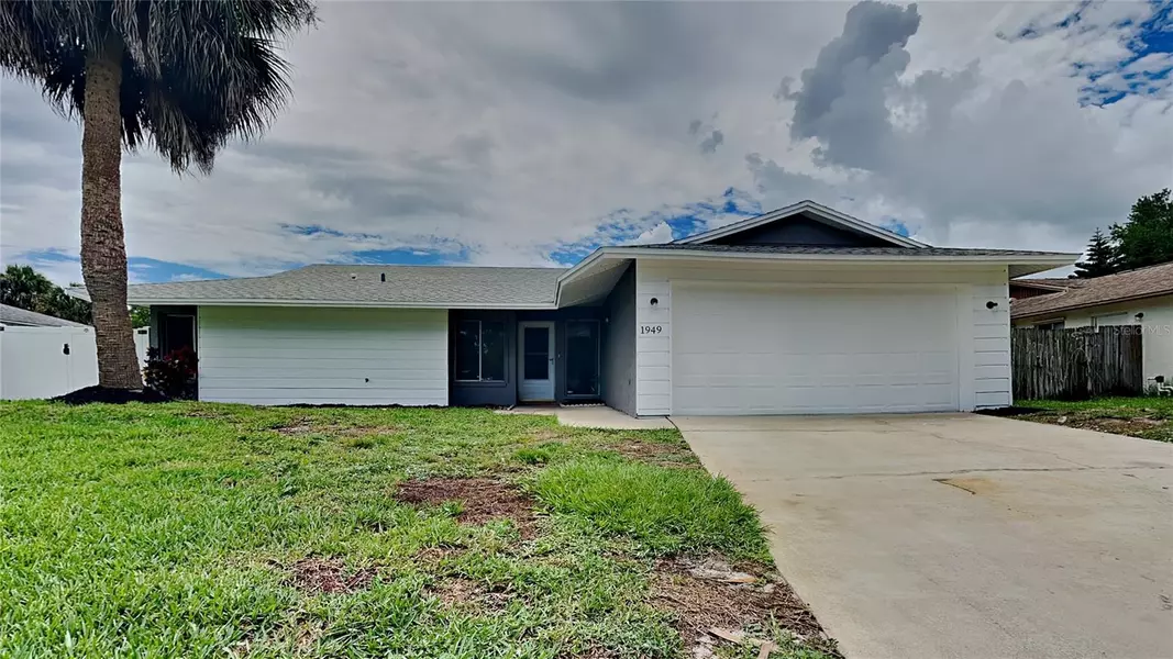 1949 ONTARIO CIR S, Melbourne, FL 32935