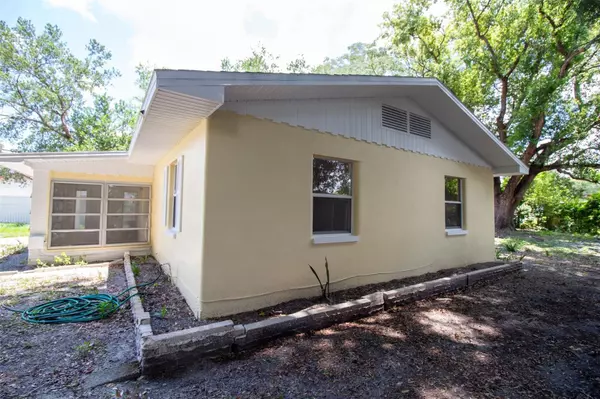 Zephyrhills, FL 33542,5136 STUDIO DR