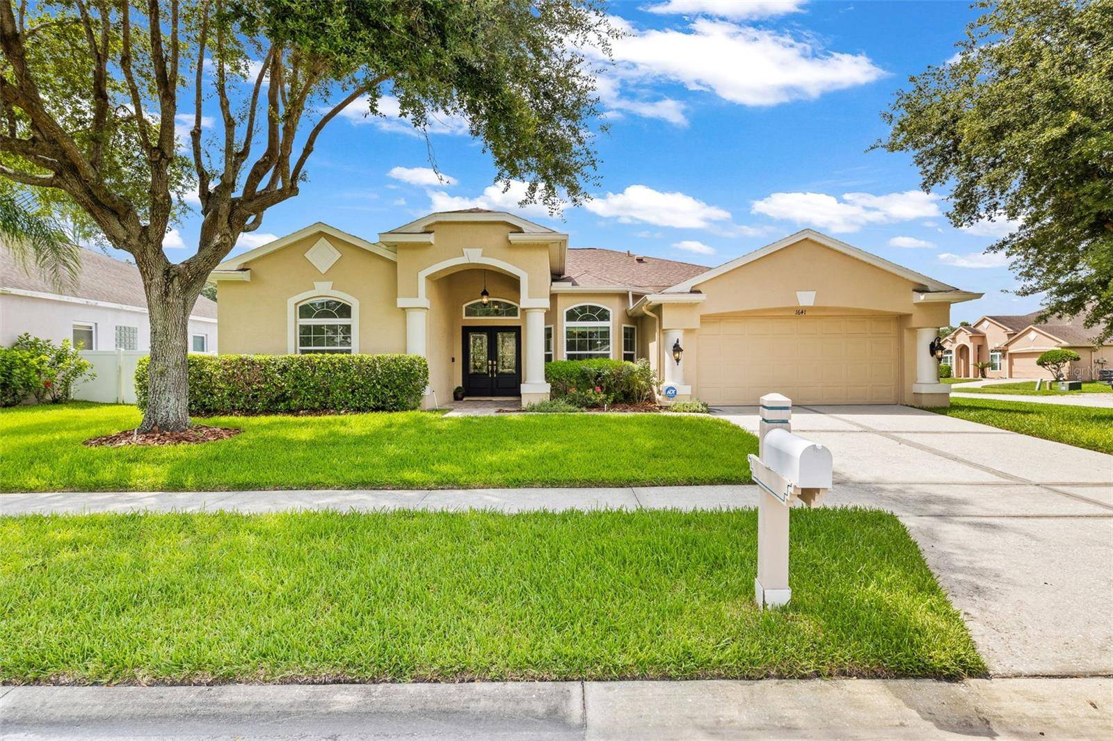 1641 BROOKSBEND DR, Wesley Chapel, FL 33543