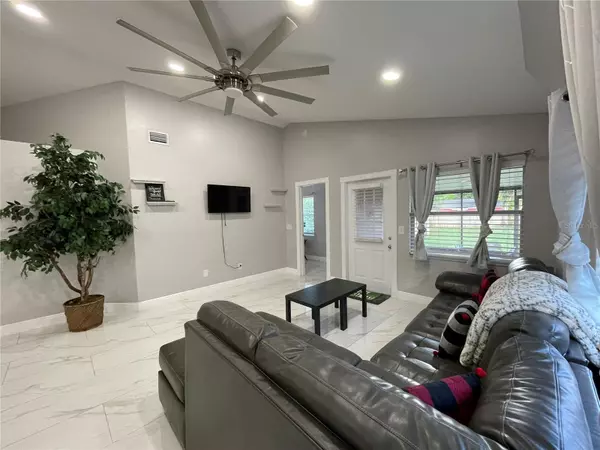 8001 N GOMEZ AVE,  Tampa,  FL 33614