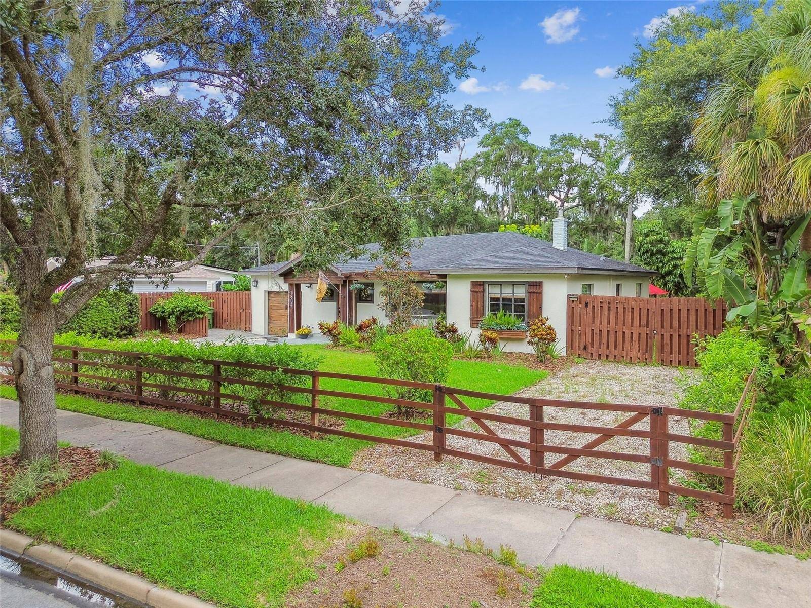 Tampa, FL 33604,1304 E PARK CIR