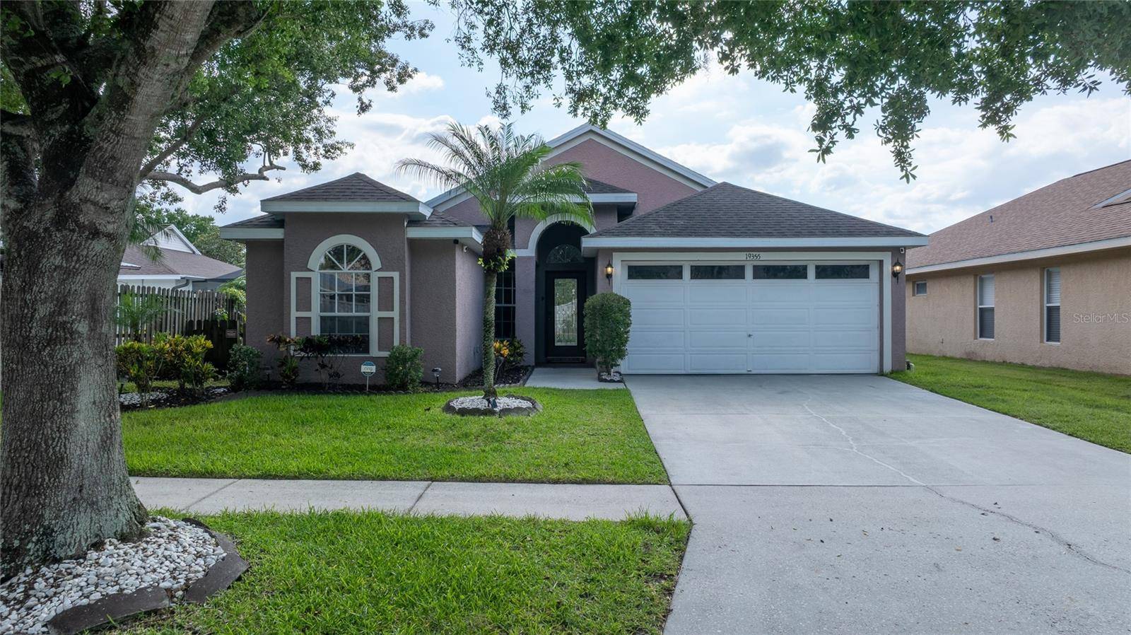 19355 GARDEN QUILT CIR, Lutz, FL 33558