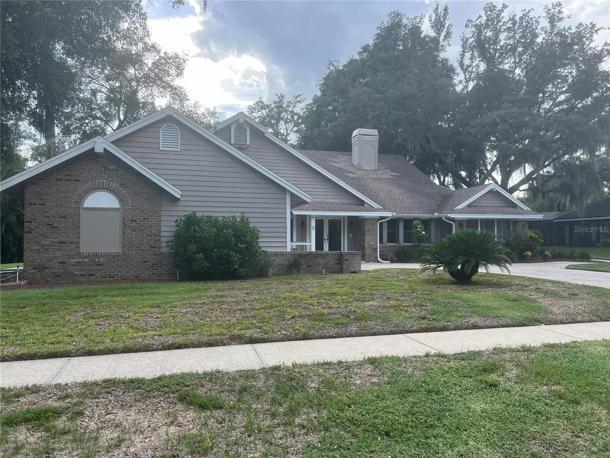 Brandon, FL 33511,142 BARRINGTON DR