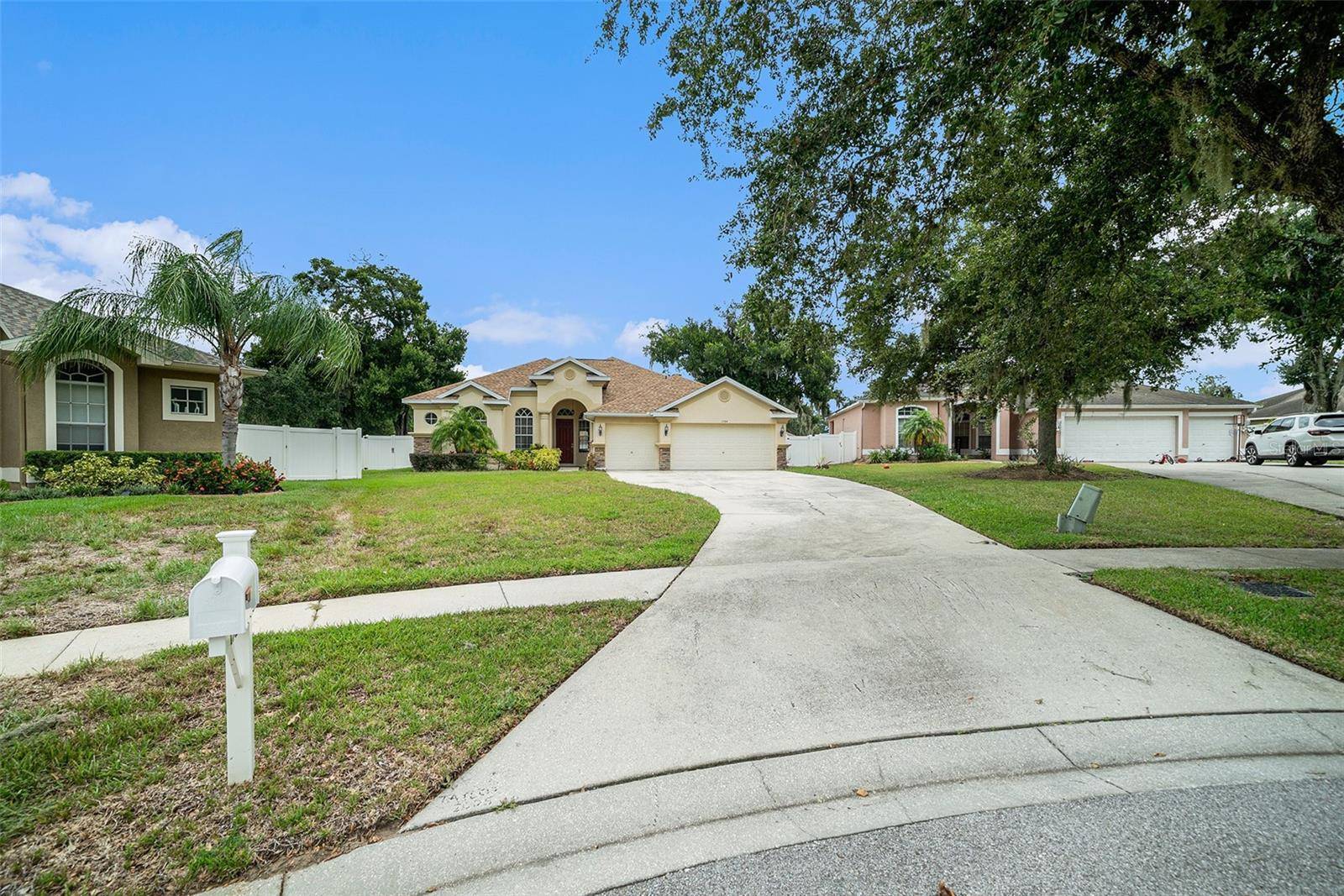 Dover, FL 33527,1704 CRESSWELL MANOR CT