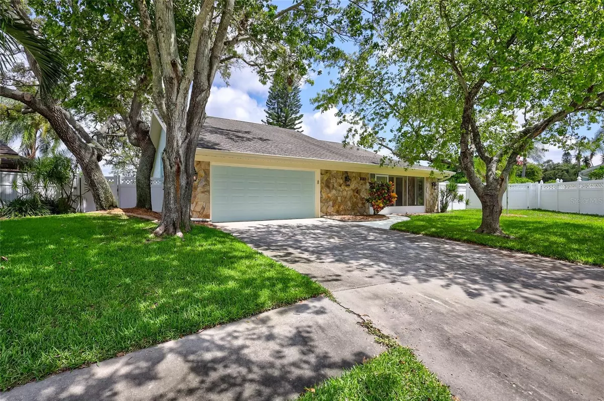 Largo, FL 33774,12155 MEADOWBROOK LN
