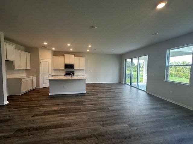 Bradenton, FL 34212,708 160TH LN E