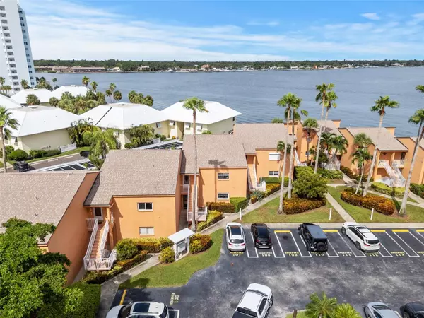 Saint Petersburg, FL 33711,7400 SUNSHINE SKYWAY LN S #106