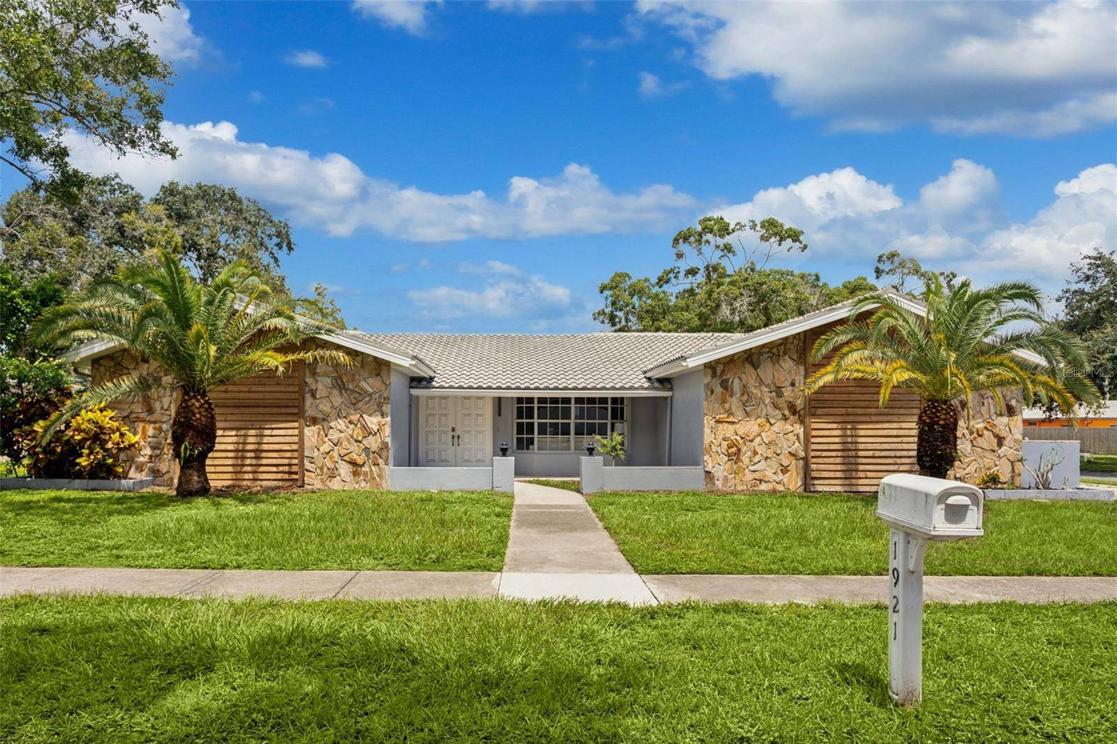 1921 BLUE HERON WAY, Palm Harbor, FL 34683