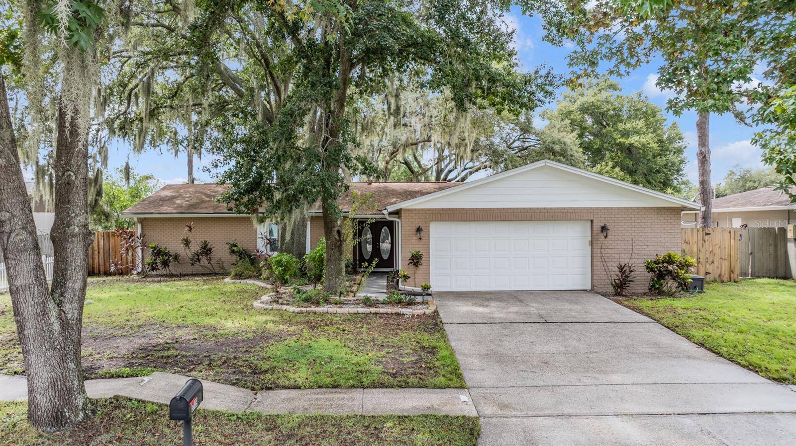 3809 ORANGEPOINTE RD,  Valrico,  FL 33596