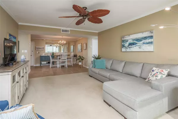 Treasure Island, FL 33706,1 KEY CAPRI #608W