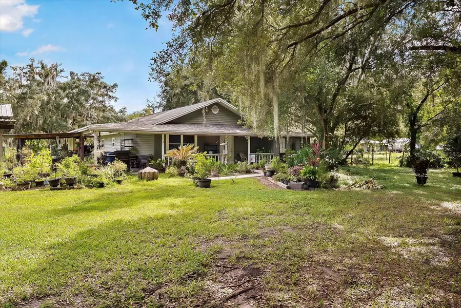 1223 W COUNTY LINE RD, Zephyrhills, FL 33540