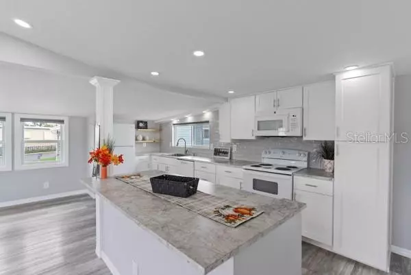 Largo, FL 33773,10512 PALM DR #2