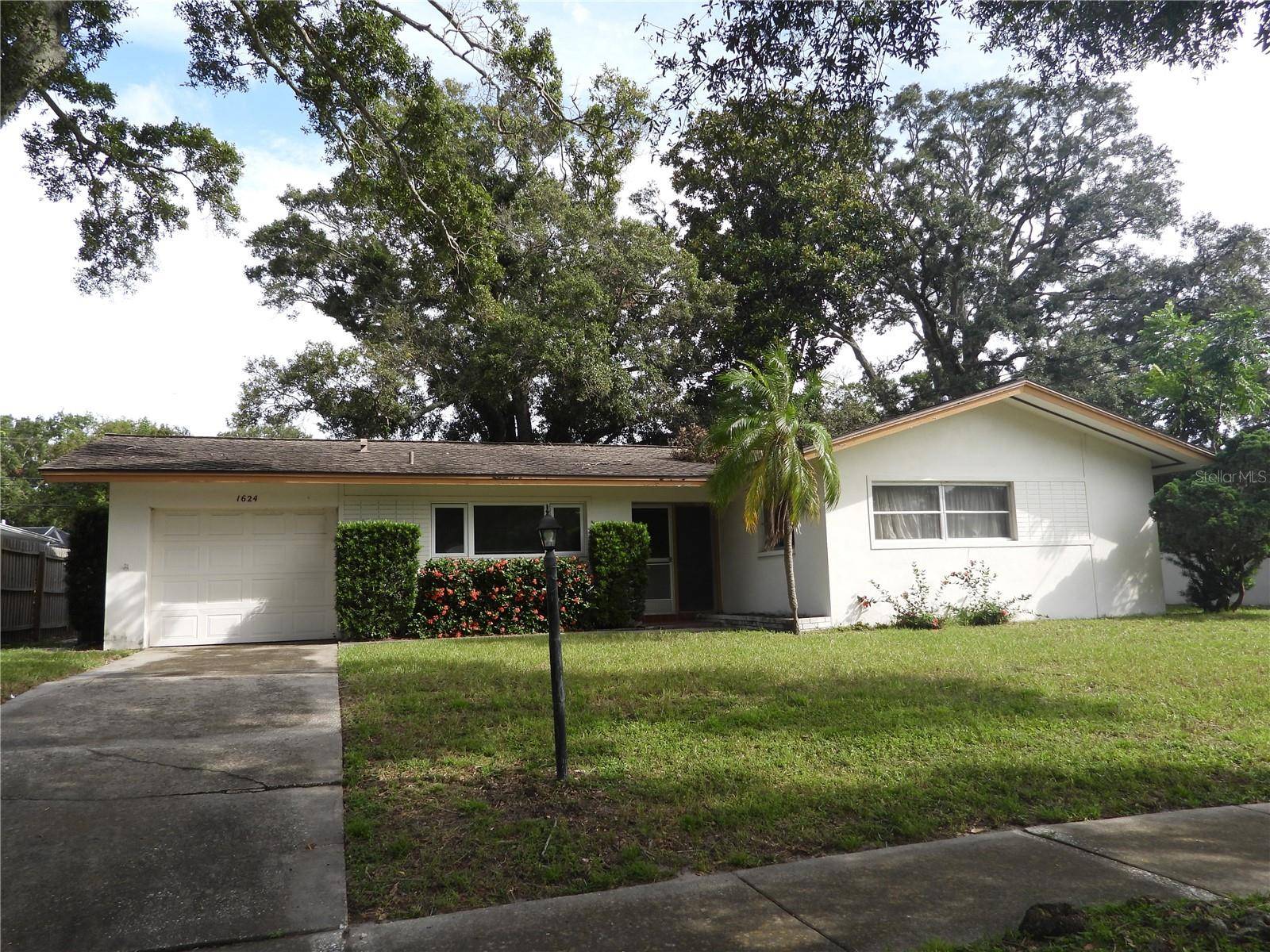1624 CHATEAU DR, Clearwater, FL 33756