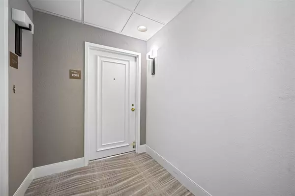 St Petersburg, FL 33701,1 BEACH DR SE #1208