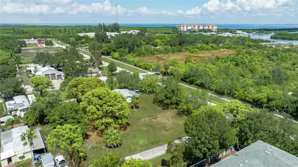 10400 SNUG HARBOR RD NE,  St Petersburg,  FL 33702