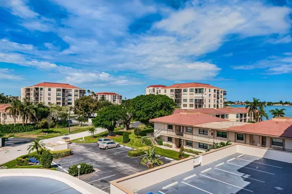 6145 SUN BLVD #404, Saint Petersburg, FL 33715