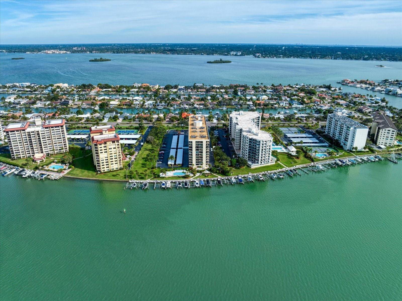 Clearwater Beach, FL 33767,690 ISLAND WAY #812