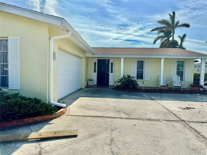 11300 8TH ST E, Treasure Island, FL 33706