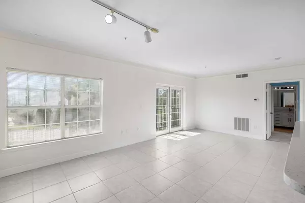Tampa, FL 33615,4336 BAYSIDE VILLAGE DR #201