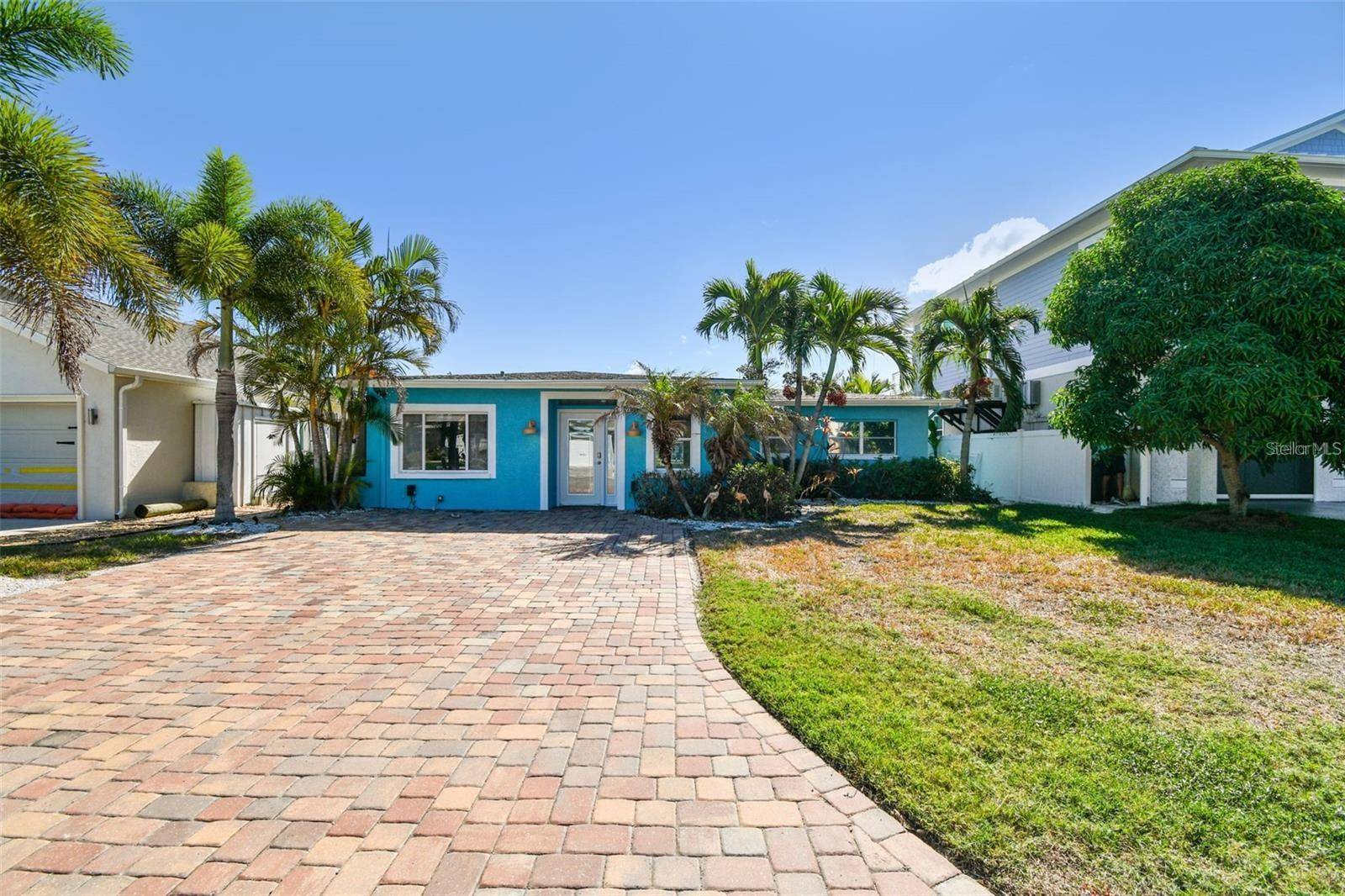 17727 LONG POINT DR, Redington Shores, FL 33708