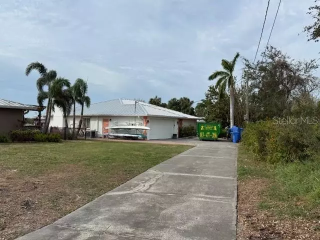 Ruskin, FL 33570,108 JANIE ST